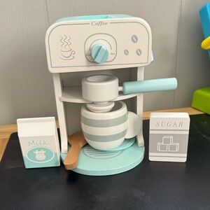 Wooden Toy Coffee Maker Set in Cream and Blue